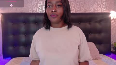 naiaramasson_ online show from 09.29.25