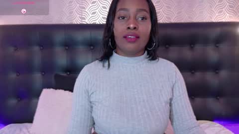 naiaramasson_ online show from 11.07.25