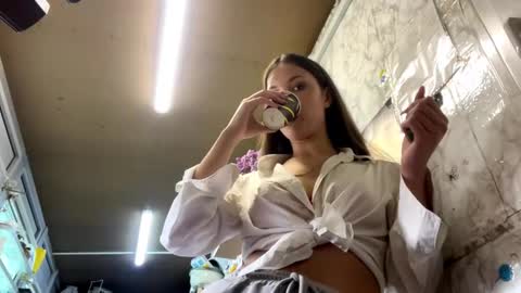 Snapshot of naidahuntzinger chatting on 11.02.25 Asya online show from 11.02.25