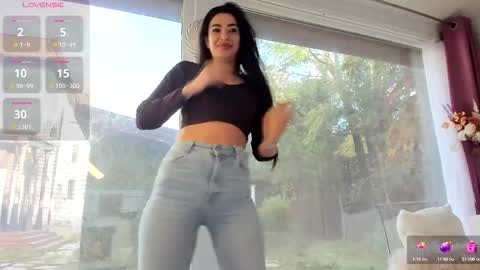 Snapshot of naila18 chatting on 10.10.25 Naila online show from 10.10.25