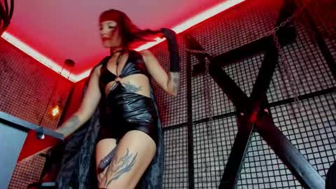 Naila online show from 10.31.25