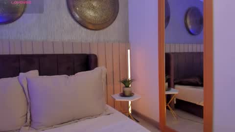 Naisha Ford online show from 11.12.25