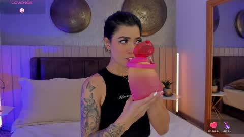 Naisha Ford online show from 11.21.25