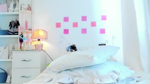 Naissha online show from 10.18.25