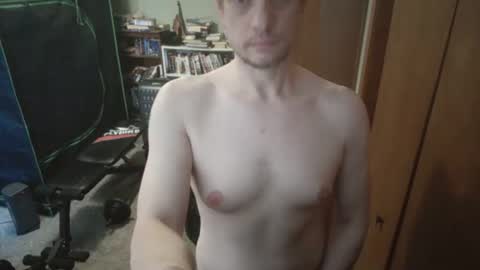 Snapshot of nakedcav chatting on 04.05.26 NakedClown online show from 04.05.26