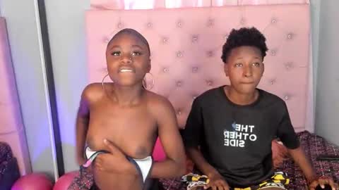 Snapshot of nalaandzuri chatting on 10.22.25 nalaandzuri ebony lesbian blackgirls online show from 10.22.25