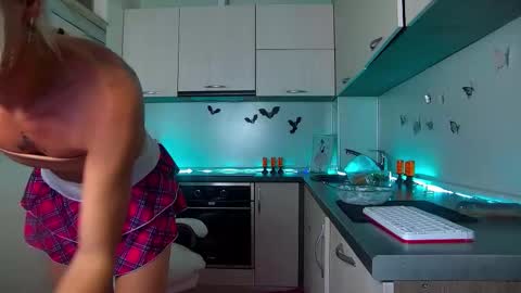 Snapshot of nally_ferrari chatting on 11.04.25 Nally online show from 11.04.25