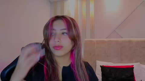 nami_sweet_ online show from 10.13.25