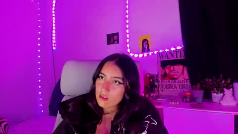 nami_white online show from 10.04.25