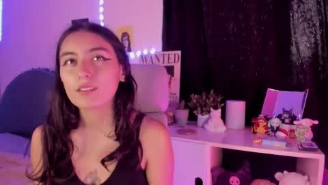 nami_white online show from 10.08.25