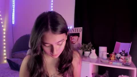 nami_white online show from 10.10.25