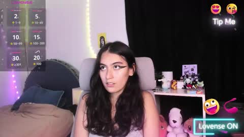 nami_white online show from 11.06.25