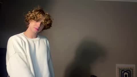 Snapshot of namiraaxel chatting on 10.21.25 Georges online show from 10.21.25