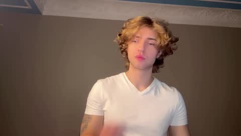 Snapshot of namiraaxel chatting on 11.12.25 Georges online show from 11.12.25