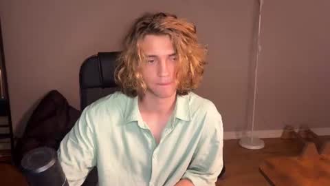 Snapshot of namiraaxel chatting on 07.04.26 Georges online show from 07.04.26