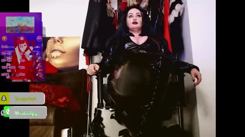 Snapshot of nanalagloss chatting on 11.15.25 NanaLaGloss online show from 11.15.25