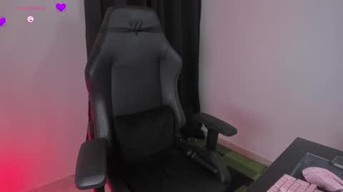 Snapshot of nanaleon chatting on 02.10.25 online show from 02.10.25