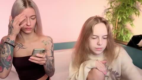 Snapshot of nanami_v02 chatting on 10.06.25 Maeve online show from 10.06.25