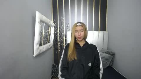 Snapshot of nancy_blonde chatting on 05.11.26 nancy blonde online show from 05.11.26