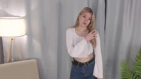 Snapshot of nancyajasin chatting on 11.17.25 Hello im Lola online show from 11.17.25