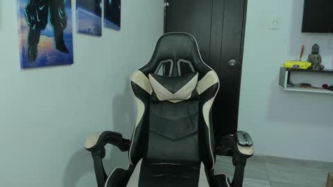 Snapshot of naomi_berckley chatting on 10.14.25 naomi_berckley online show from 10.14.25