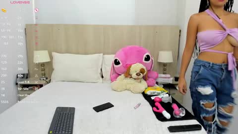 Naomi Contreras online show from 03.12.25