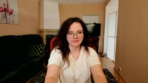 Snapshot of naomi_di chatting on 06.15.26 naomi_di online show from 06.15.26
