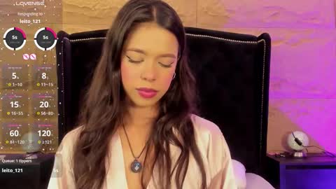 Snapshot of naomi_hill1 chatting on 11.12.25 Naomi online show from 11.12.25