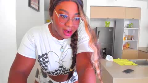 Nathalia King online show from 10.17.25