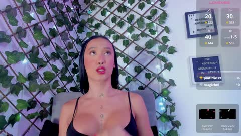 Snapshot of naomi_kobayashi chatting on 12.29.24 naomi_kobayashi online show from 12.29.24