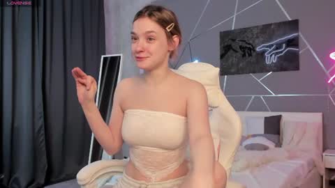 naomi_reiss online show from 07.09.26