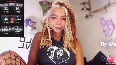 Snapshot of naomi_rider77 chatting on 10.12.25 mara Jos online show from 10.12.25