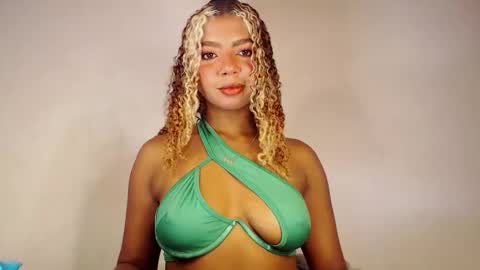 Snapshot of naomi_rider77 chatting on 11.07.25 mara Jos online show from 11.07.25