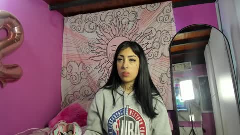 my main account is missnickeloo online show from 09.17.25