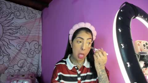 my main account is missnickeloo online show from 09.24.25