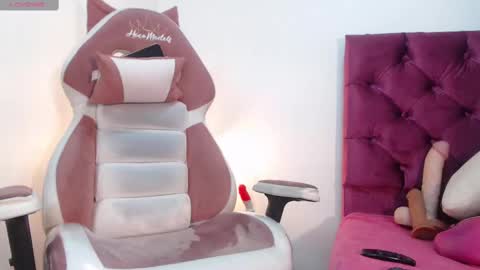 Isabella online show from 12.19.24