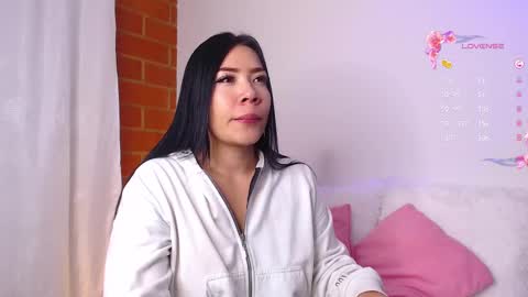 Snapshot of naomi_wong chatting on 02.20.25 Guys the page has lately failed. If you see me disconnected thats why. online show from 02.20.25