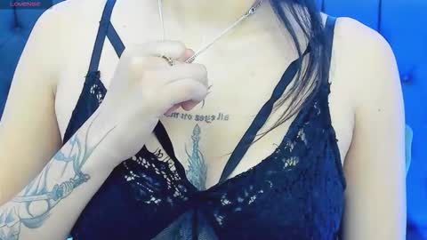 Snapshot of naomifrost chatting on 11.01.25 Naomi Frost online show from 11.01.25