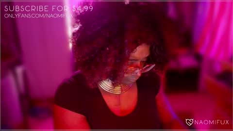 Snapshot of naomifux chatting on 01.02.25 Naomi online show from 01.02.25