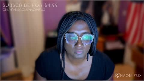 Snapshot of naomifux chatting on 01.04.25 Naomi online show from 01.04.25