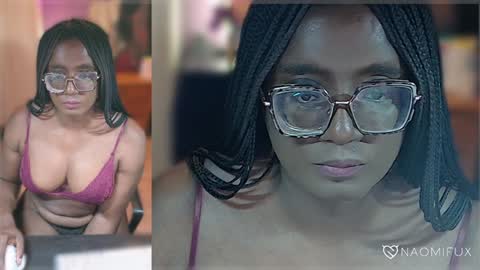 Snapshot of naomifux chatting on 01.12.25 Naomi online show from 01.12.25