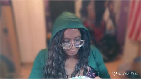 Snapshot of naomifux chatting on 01.25.25 Naomi online show from 01.25.25