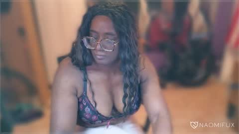 Snapshot of naomifux chatting on 01.28.25 Naomi online show from 01.28.25