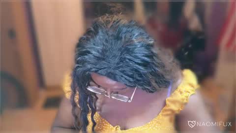 Snapshot of naomifux chatting on 02.04.25 Naomi online show from 02.04.25