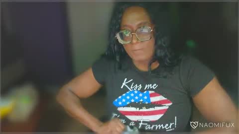 Snapshot of naomifux chatting on 02.17.25 Naomi online show from 02.17.25