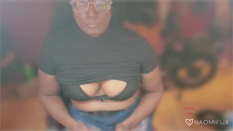 Snapshot of naomifux chatting on 02.20.25 Naomi online show from 02.20.25