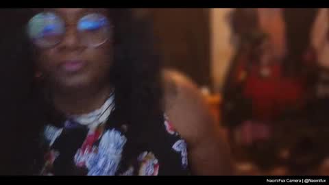 Snapshot of naomifux chatting on 09.11.25 Naomi online show from 09.11.25