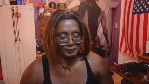 Snapshot of naomifux chatting on 10.02.25 Naomi online show from 10.02.25