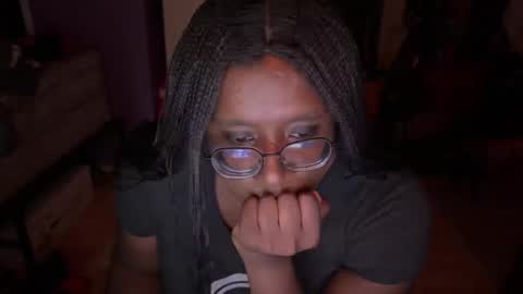 Snapshot of naomifux chatting on 10.12.25 Naomi online show from 10.12.25