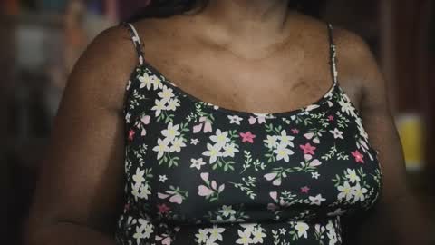 Snapshot of naomifux chatting on 11.12.25 Naomi online show from 11.12.25